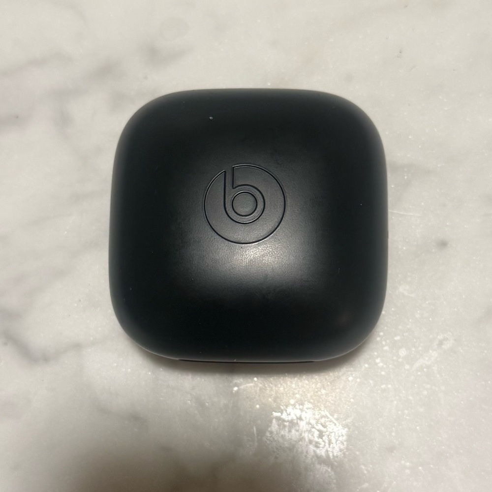 Beats by Dre Black Charger Case